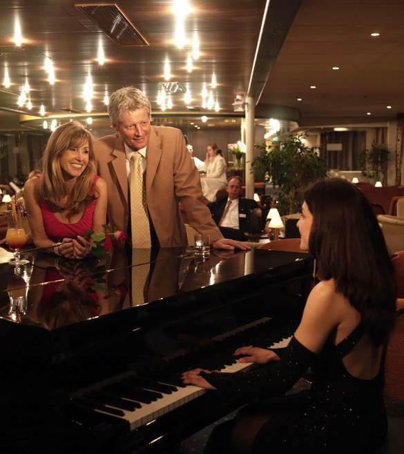 Amadeus River Cruises Amadeus Royal Interior Bar 2.jpg